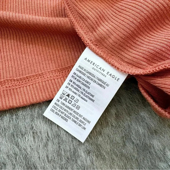 AE Soft & Sexy Cropped V-Neck T-Shirt - Picture 9 of 11